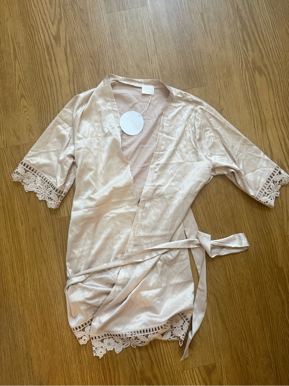 Le rose Blush Satin Lace Trim Robe